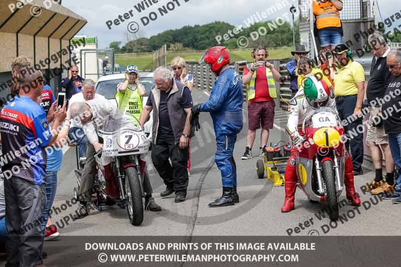 Vintage motorcycle club;eventdigitalimages;mallory park;mallory park trackday photographs;no limits trackdays;peter wileman photography;trackday digital images;trackday photos;vmcc festival 1000 bikes photographs